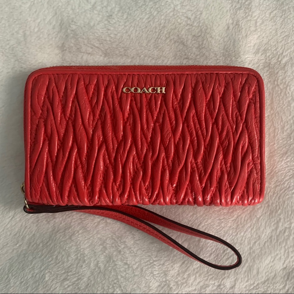 COACH Madison gathered leather wristlet like new